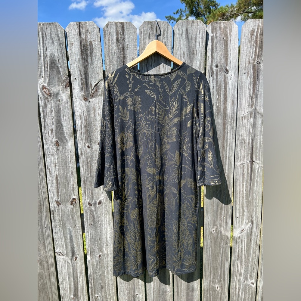 Lily Pulitzer: Black and Gold Floral Print Jersey Dress: Size Medium - Picture 2 of 7